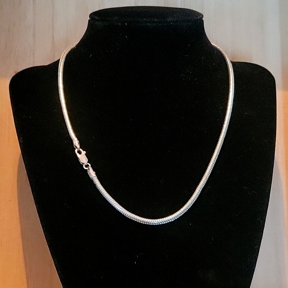 Sterling snake chain - beautiful - Picture 3 of 3